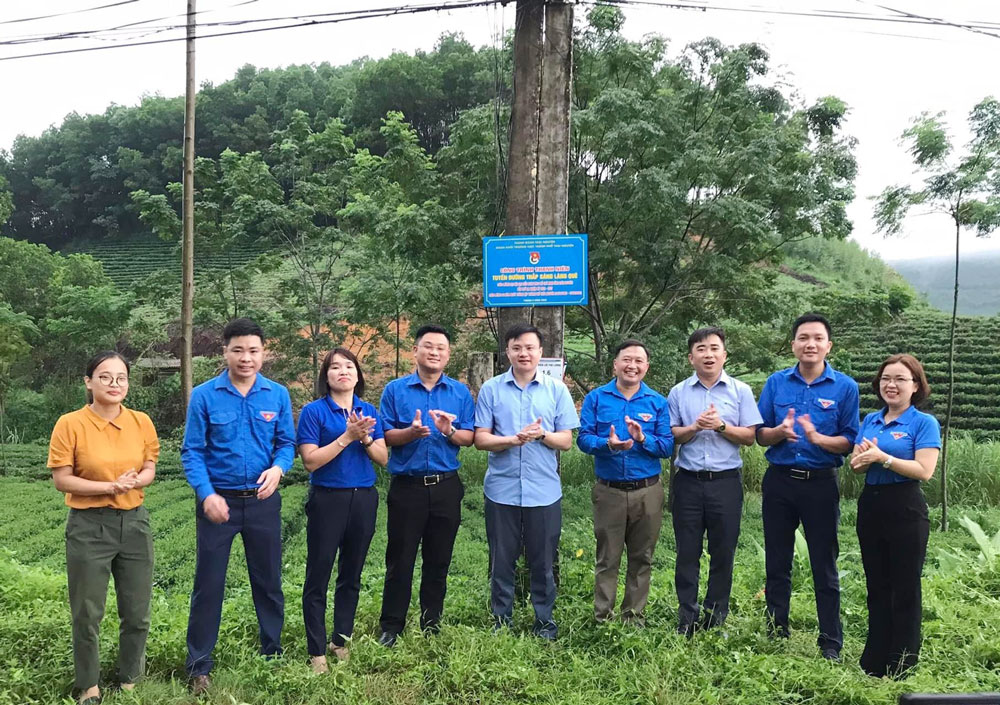  Khánh thành công trình thanh niên Tuyến đường thắp sáng làng quê ở xã Phú Đô (Phú Lương).