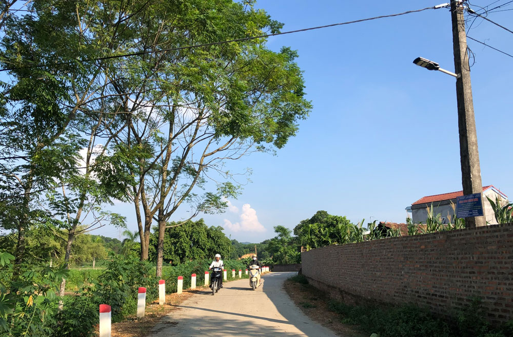  Điện thắp sáng đã được lắp đặt ở hầu hết các con đường ở xóm Làng Phan, xã Cổ Lũng (Phú Lương).
