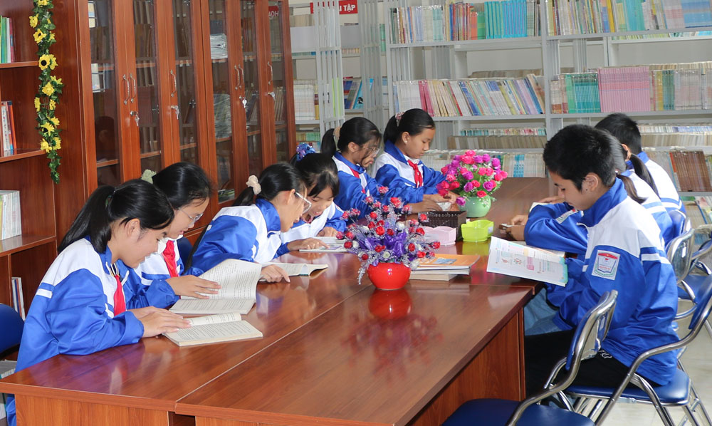  Trường THCS Nguyễn Du được đầu tư xây mới và đạt chuẩn quốc gia năm 2020. Môi trường giáo dục được cải thiện, học sinh Nhà trường có không gian học tập trải nghiệm theo mô hình giáo dục STEM (ảnh chụp trong năm học 2020-2021).