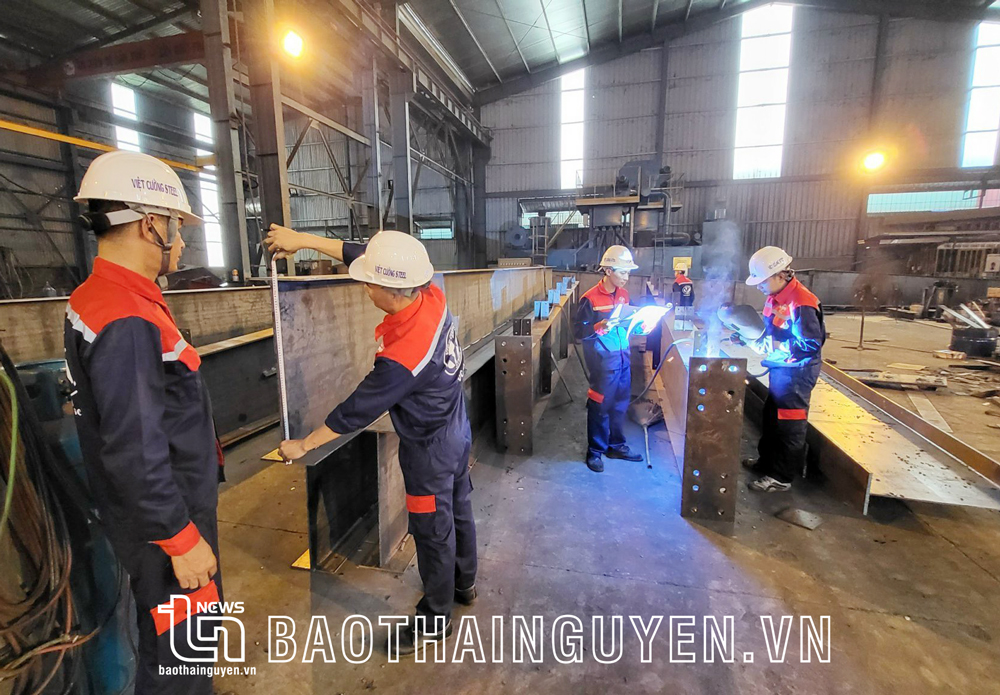  Sản xuất thép tiền chế tại Công ty CP Thương mại thép Việt Cường.