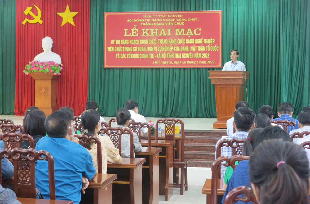  Đồng chí Phạm Hoàng Sơn phát biểu chỉ đạo tại Lễ Khai mạc Kỳ thi.