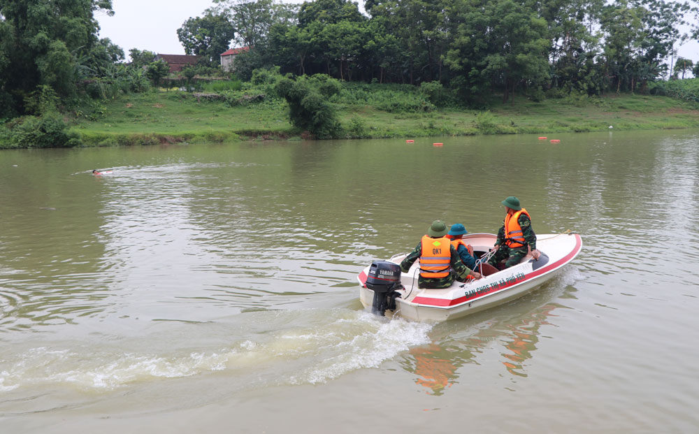  Ban Chỉ huy Quân sự TP. Phổ Yên diễn tập công tác ứng phó thiên tai, tìm kiếm cứu nạn. Ảnh: T.L