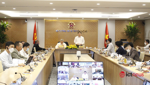  Thứ trưởng Nguyễn Huy Dũng cho biết, Bộ chỉ số đánh giá mức độ chuyển đổi số - DTI được xây dựng, ban hành để giúp các bộ, tỉnh đo xem mình đi được bao xa trong hành trình chuyển đổi số.
