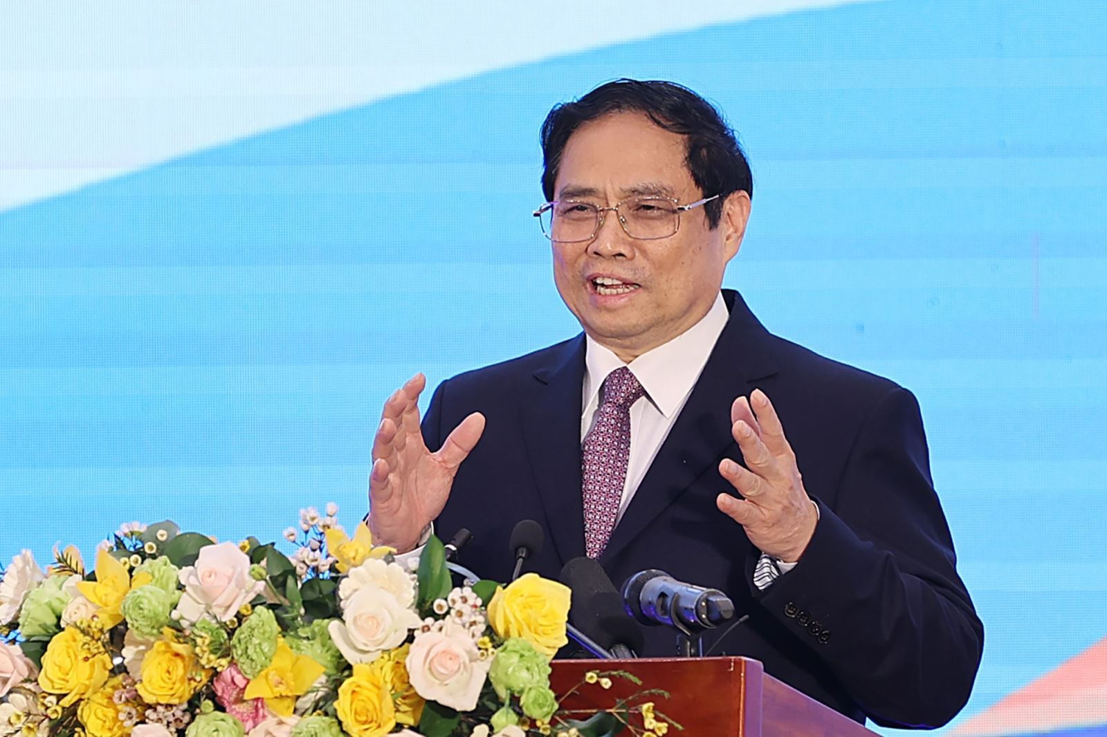  Thủ tướng yêu cầu các bộ, ngành giảm tối thiểu 10% số lượng các đơn vị sự nghiệp công lập. Ảnh: TTXVN