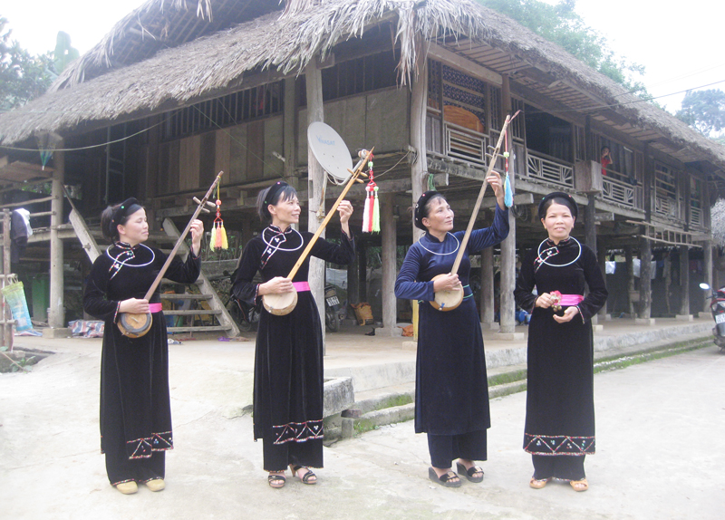 Hát then, đàn tính -  một nét đẹp văn hoá truyền thống của đồng bào Tày làm mê mẩn nhiều du khách trong nước, quốc tế.