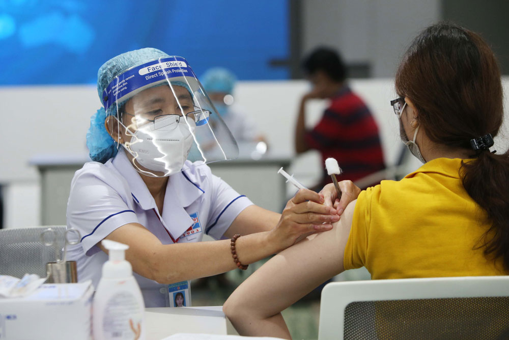  Chiến dịch tiêm vắc xin phòng COVID-19 đang được triển khai hiệu quả. Ảnh T.L