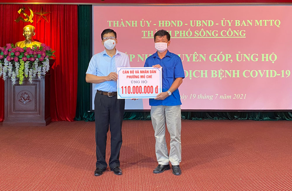  Ủy ban MTTQ T.P Sông Công tiếp nhận ủng hộ công tác phòng, chống dịch COVID-19 từ các cơ quan, đơn vị, doanh nghiệp trên địa bàn.