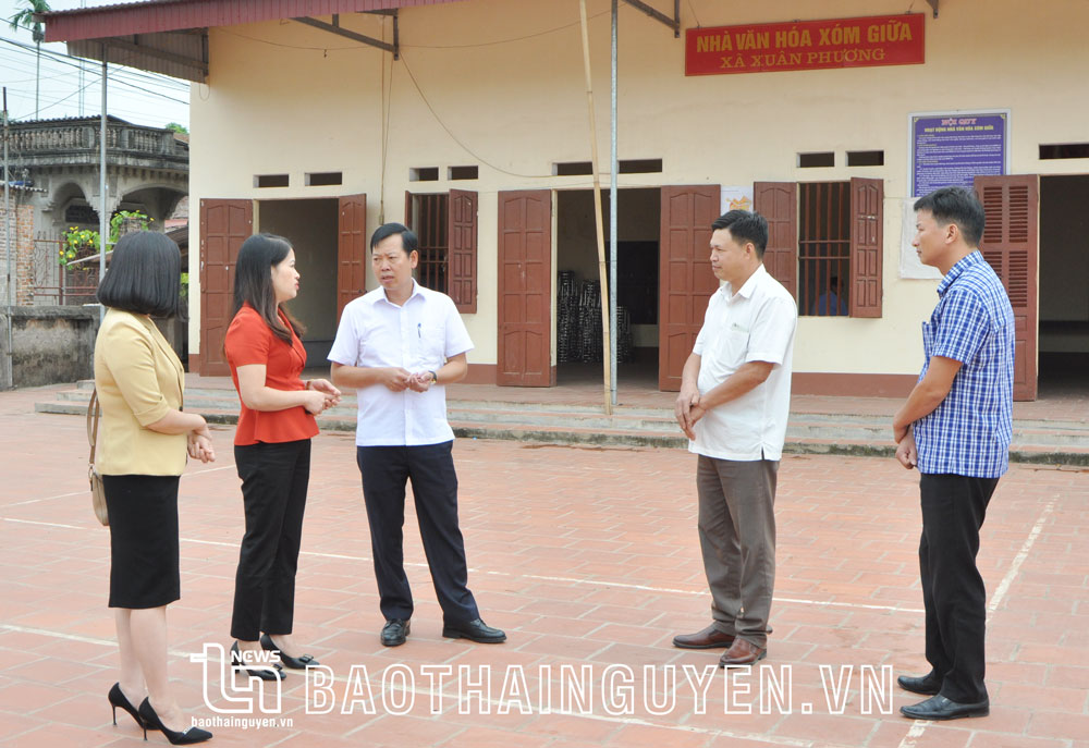 Đoàn công tác của Sở Văn hóa, Thể thao và Du lịch kiểm tra thiết chế văn hóa tại xóm Giữa, xã Xuân Phương (Phú Bình).
