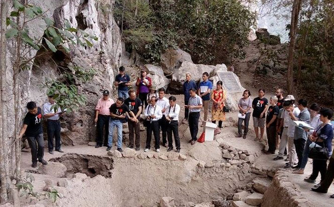  Hàng nghìn lượt nhân dân, du khách đến Di chỉ Thần Sa (Thần Sa, Võ Nhai) tham quan/năm (Ảnh chụp tại Mái đá Ngườm).