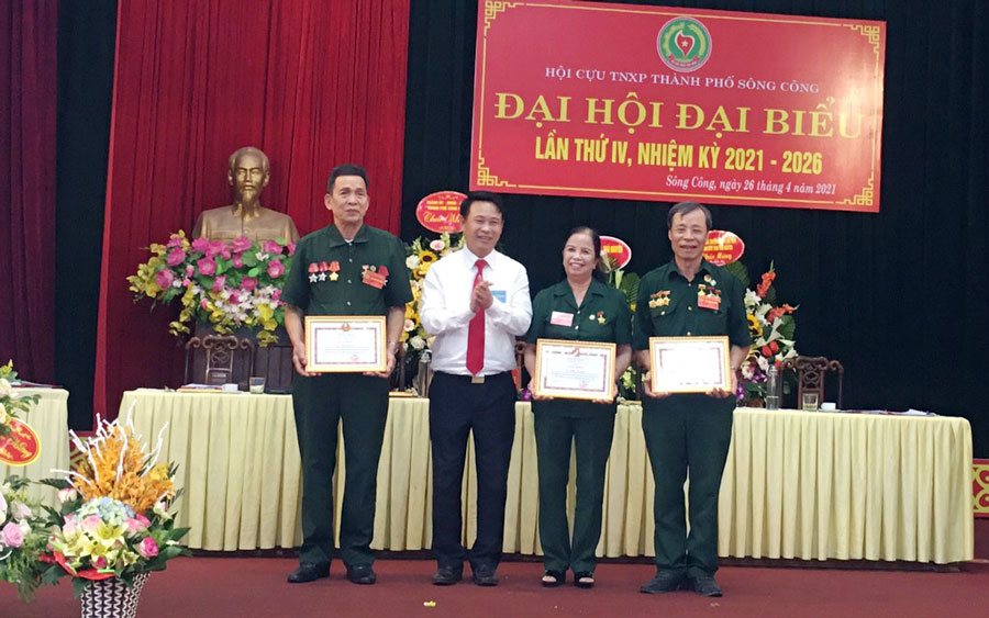  T.P Sông Công khen thưởng các tập thể, cá nhân có thành tích xuất sắc trong công tác Hội, giai đoạn 2016-2021.