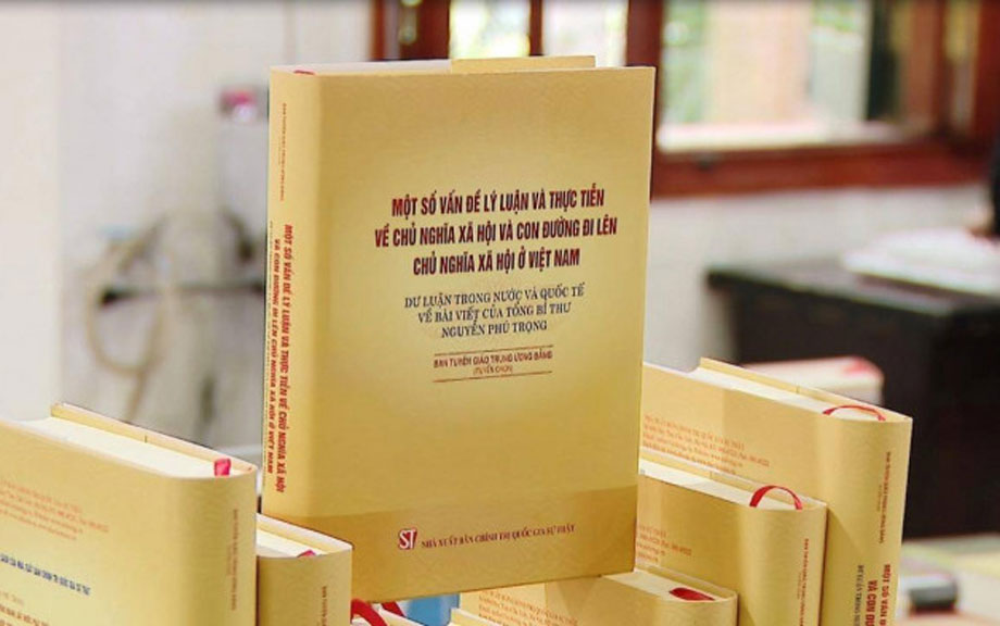  Cuốn sách "Một số vấn đề lý luận và thực tiễn về chủ nghĩa xã hội và con đường đi lên chủ nghĩa xã hội ở Việt Nam". (Ảnh: Báo Giao thông)