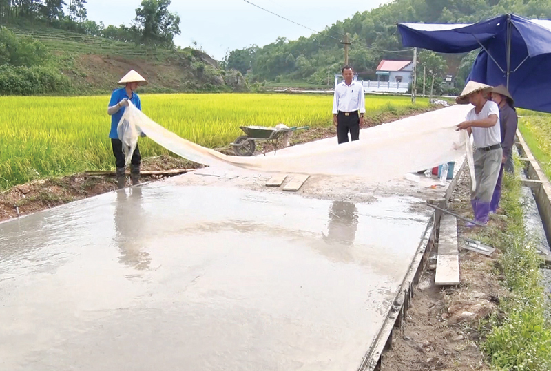 Tuyến đường liên xã Phú Xuyên - Na Mao dài 1km, rộng 3,5m vừa được đầu tư xây dựng, đáp ứng nhu cầu đi lại của người dân.