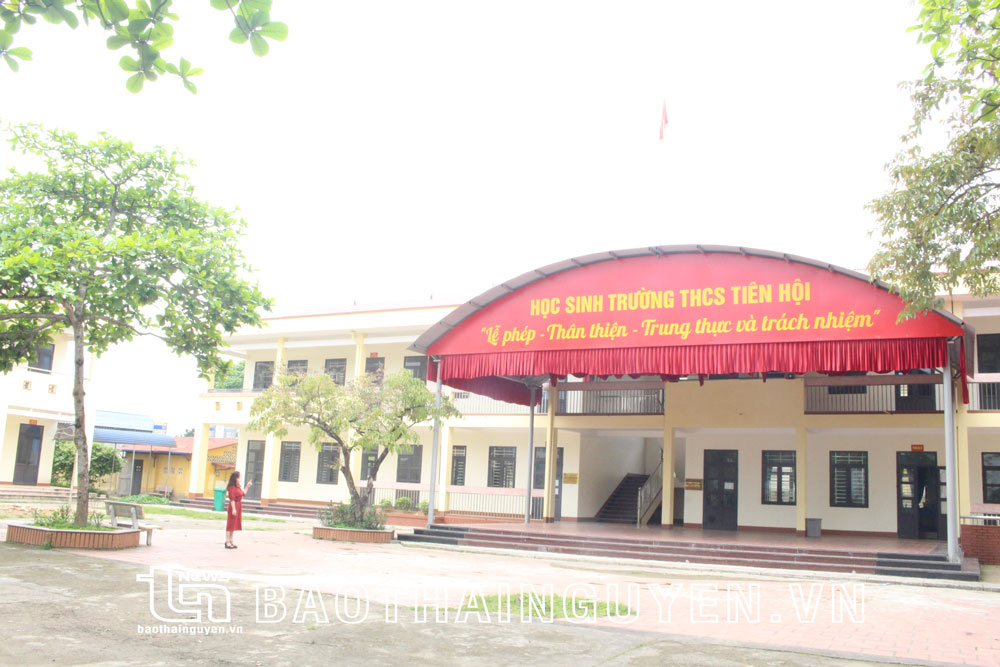  Năm học này, Trường THCS Tiên Hội (Đại Từ) tiếp tục đưa vào sử dụng thêm một dãy nhà lớp học 2 tầng 9 phòng học mới được đầu tư xây dựng, với tổng kinh phí 6 tỷ đồng.