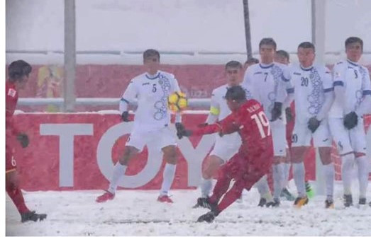  Tuyệt phẩm "cầu vồng trong tuyết" của Quang Hải ở trận chung kết giữa U23 Việt Nam và U23 Uzbekistan là bàn thắng đẹp nhất vòng chung kết U23 châu Á 2018. Ảnh tư liệu.