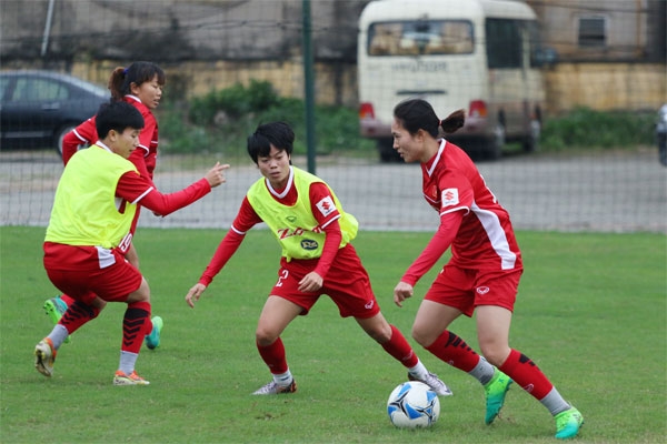  Các tuyển thủ nữ quốc gia tích cực luyện tập chuẩn bị cho vòng chung kết Asian Cup nữ 2018.