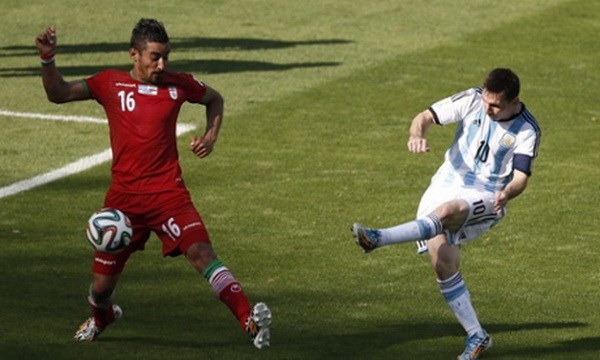  Pha cứa lòng chuẩn xác của Messi. 
