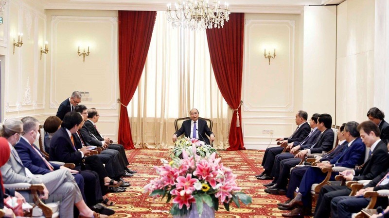  Chủ tịch nước Nguyễn Xuân Phúc gặp gỡ đoàn Hội đồng Tư vấn Kinh doanh APEC do ông Kriengkrai Thiennukul, Chủ tịch Hội đồng dẫn đầu.