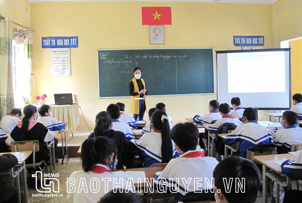 Giờ ôn tập môn Toán của học sinh lớp 9A, Trường THCS Tân Thành (Phú Bình).