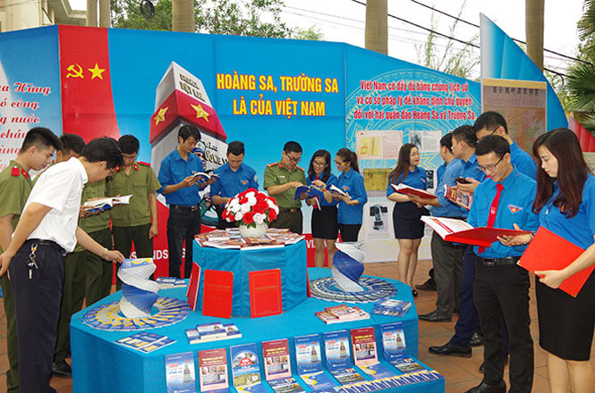  Tỉnh đoàn phối hợp với Công an tỉnh tổ chức nhiều hoạt động tuyên truyền về chủ quyền biên giới, biển đảo Việt Nam cho ĐVTN.  Ảnh: Tư liệu