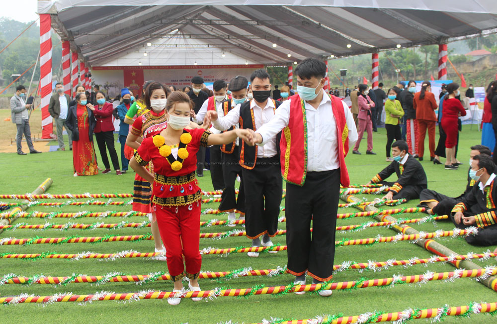  Nhân dân xóm Quyết Tâm, xã Trung Lương (Định Hóa) vui Ngày hội Đại đoàn kết toàn dân tộc năm 2021. Ảnh: T.L