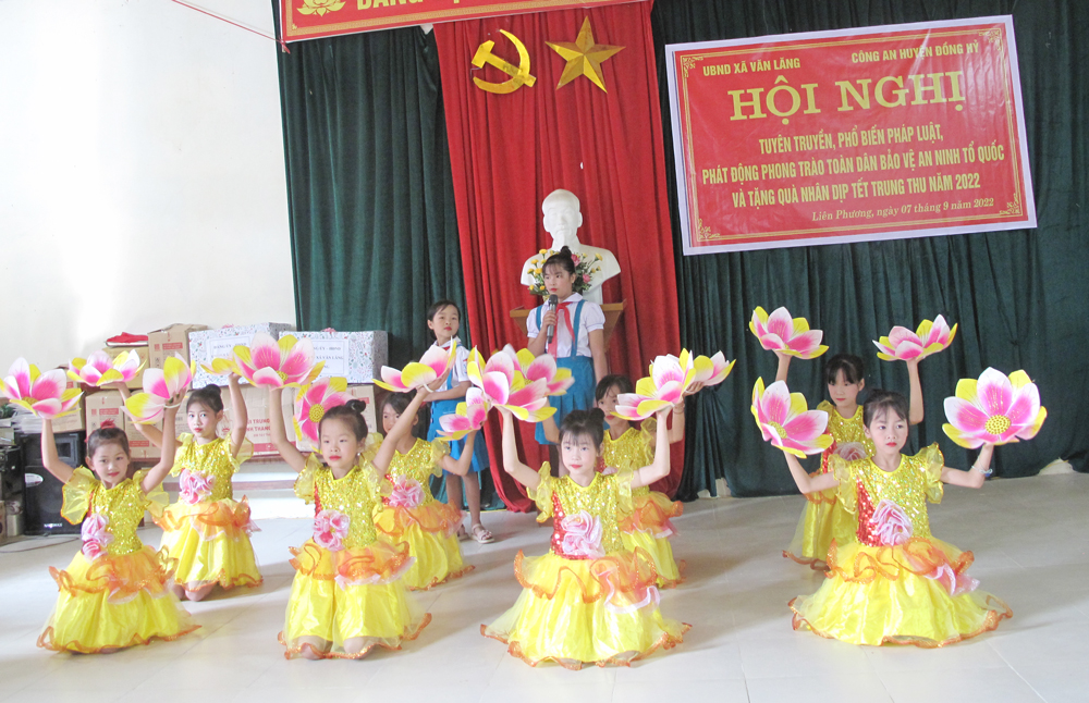  Phong trào văn hóa văn nghệ được Trường Tiểu học số 2 Văn Lăng (Đồng Hỷ) tổ chức sôi nổi. 