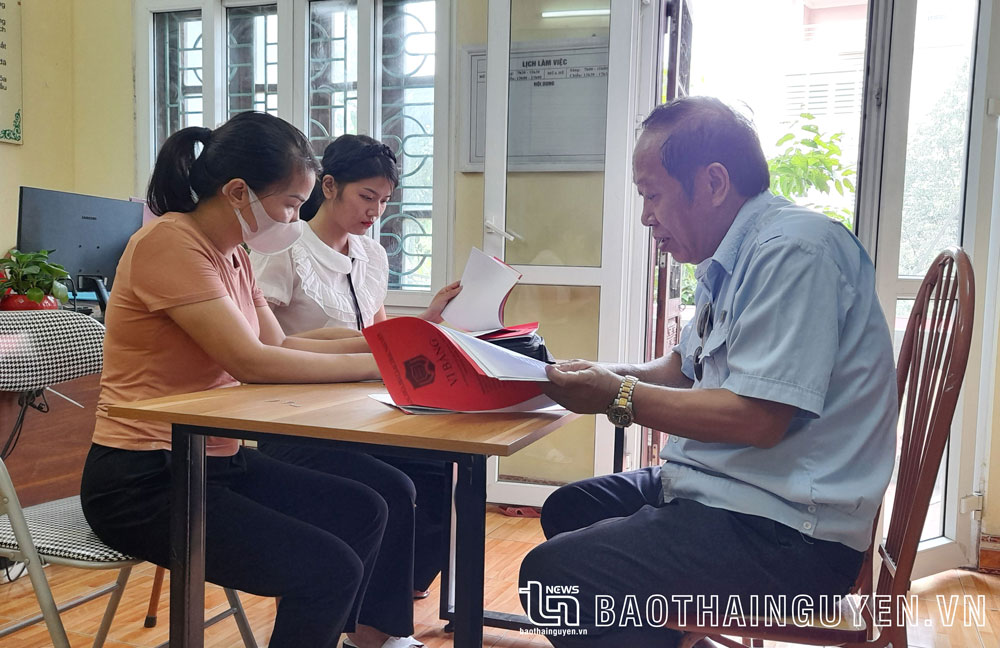  Người dân đến đề nghị lập vi bằng tại Văn phòng Thừa phát lại Thái Nguyên.