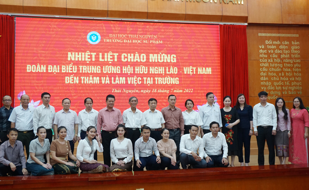  Đoàn công tác thăm và làm việc tại Trường Đại học Sư phạm (Đại học Thái Nguyên).