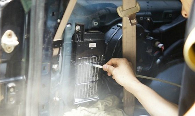  Điều hòa trên xe ô tô là bộ phận rất quan trọng cần kiểm tra khi vào mùa nắng nóng.