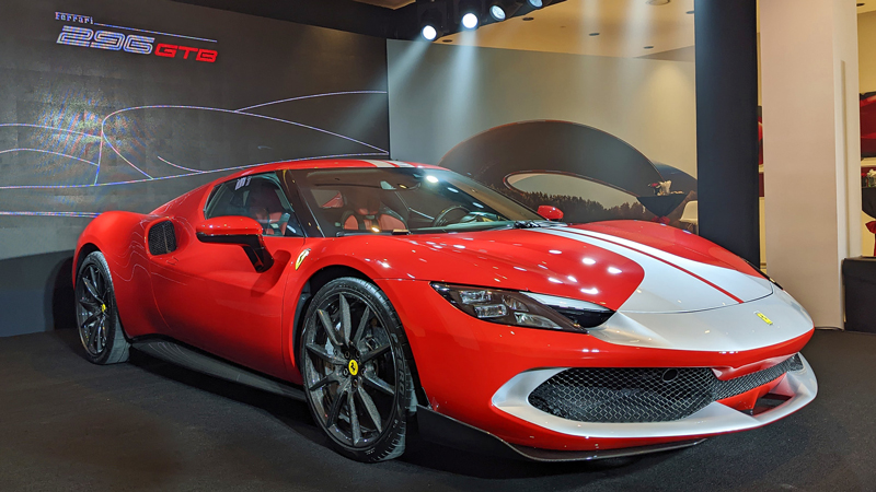 Giá của Ferrari 296 GTB tại Việt Nam ước tính khoảng từ 21 tỷ đồng.