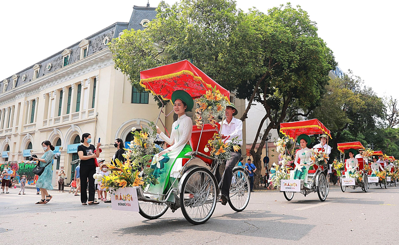   Thủ đô Hà Nội tổ chức nhiều sự kiện thu hút du khách trong đó có Lễ hội quà tặng du lịch 2022 với nhiều hoạt động trải nghiệm.