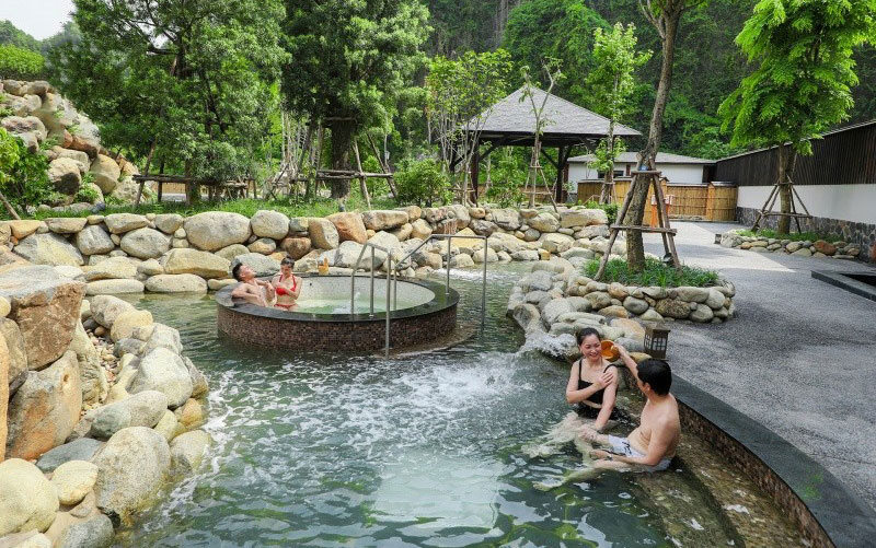  Khu du lịch chăm sóc sức khỏe tắm khoáng Yoko Onsen Quang Hanh (Quảng Ninh) là địa chỉ hấp dẫn cho khách du lịch trong và ngoài nước.