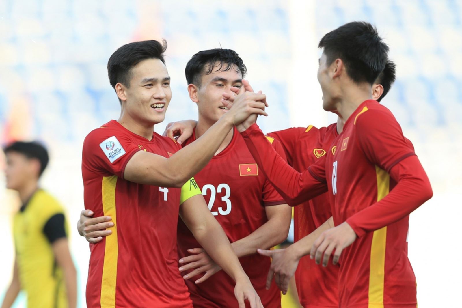   Bùi Hoàng Việt Anh thực hiện thành công quả phạt 11m để nâng tỷ số lên 2-0. (Ảnh: Ngọc Duy)