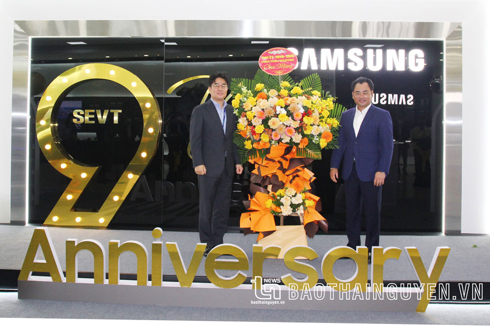  Thai Nguyen Provincial People's Committee sent his best for Samsung Electronics Vietnam Thai Nguyen. 