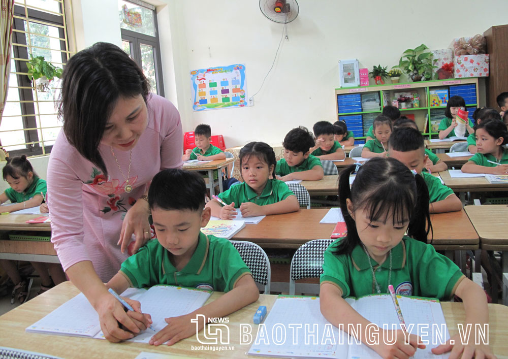  Giáo viên Trường Tiểu học Trưng Vương luôn hết lòng vì học sinh thân yêu.