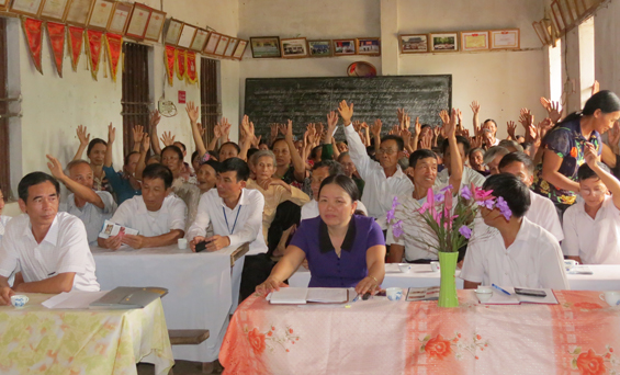  Nhân dân xóm Tân Sơn, xã Đào Xá, huyện Phú Bình biểu quyết, bầu trưởng xóm (là đảng viên), tiếp tục tái cử trong nhiệm kỳ 2016-2018.