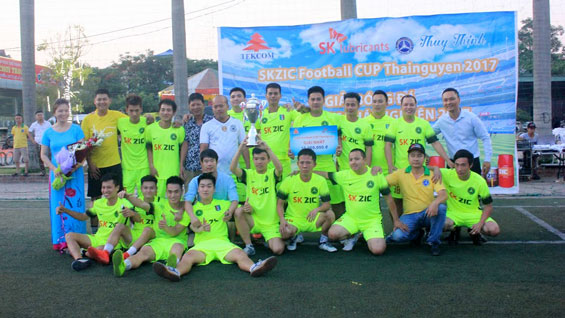  Thai Nguyen city football team received the champion Cup at Thai Nguyen Cup SKZIC Football competition in 2017