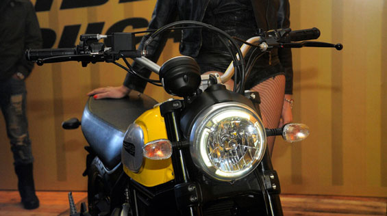 Đèn LED được dùng làm DRL trên mẫu Ducati Scrambler.