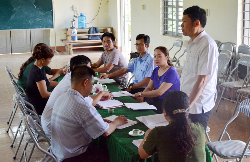  Lãnh đạo Đảng ủy xã Bảo Cường (Định Hóa) làm việc với Chi bộ thôn Bãi Hội về việc quản lý, giữ mối liên hệ hai chiều với các đảng viên đi làm ăn xa nơi cư trú. Năm nay, Chi bộ thôn Bãi Hội có 1 đảng viên bị xóa tên do không tham gia sinh hoạt Đảng.