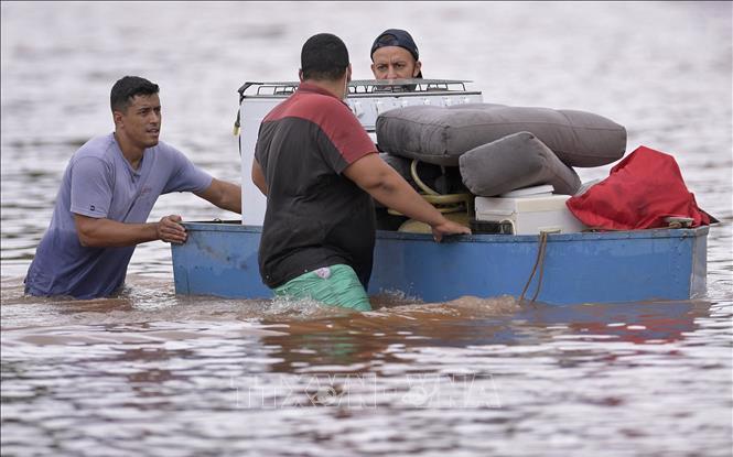  Cảnh ngập lụt do mưa lớn tại Minas Gerais, Brazil ngày 10-1-2022. (Ảnh tư liệu: AFP)