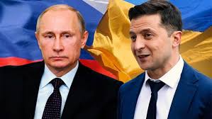  Tổng thống Nga Vladimir Putin (trái) và Tổng thống Ukraine Volodymyr Zelenskiy. Ảnh: AP