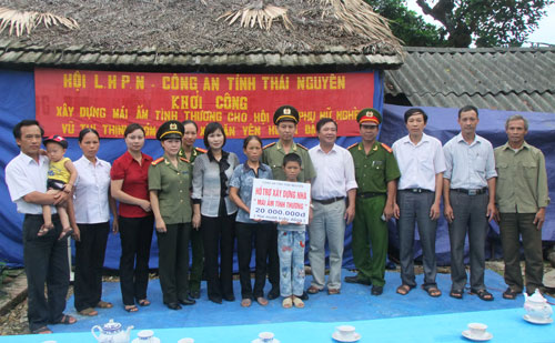  Hội Phụ nữ Công an tỉnh hỗ trợ xây nhà Mái ấm tình thương cho gia đình phụ nữ nghèo tại xã Mỹ Yên (Đại Từ)