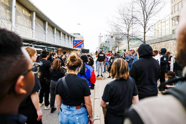  Nhiều người tập trung ở Grand Rapids để biểu tình sau khi Patrick Lyoya bị bắn chết. (Nguồn: detroitnews)