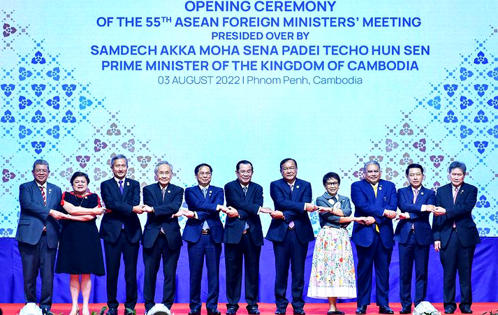  Thủ tướng Campuchia Samdech Techo Hun Sen và Bộ trưởng Ngoại giao các nước ASEAN tại Lễ khai mạc Hội nghị.