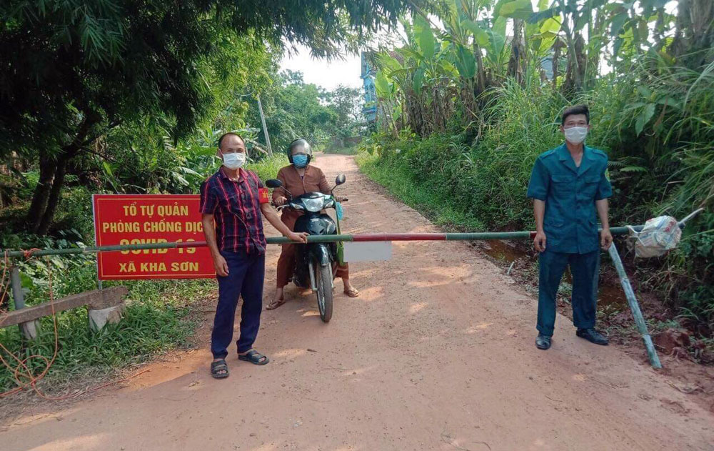  Xóm Mai Sơn, xã Kha Sơn thiết lập chốt tự quản phòng, chống dịch COVID-19. 