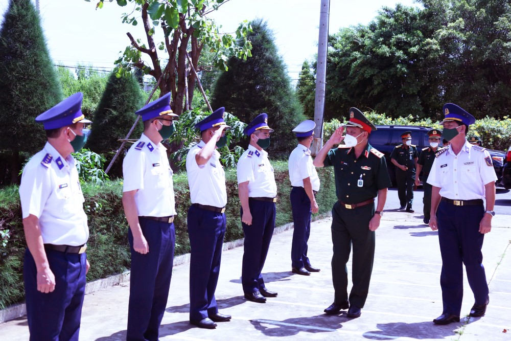  Trung tướng Ngô Minh Tiến - Phó Tổng Tham mưu trưởng Quân đội nhân dân Việt Nam kiểm tra công tác sẵn sàng chiến đấu và phòng, chống dịch COVID-19 tại BTL Vùng CSB 3.