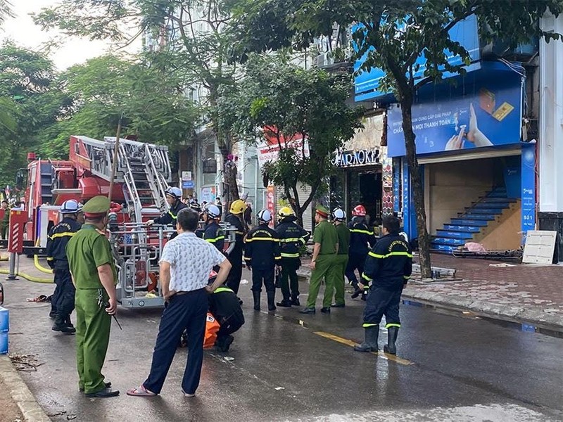  Nơi xảy ra cháy là quán karaoke đang sửa chữa.