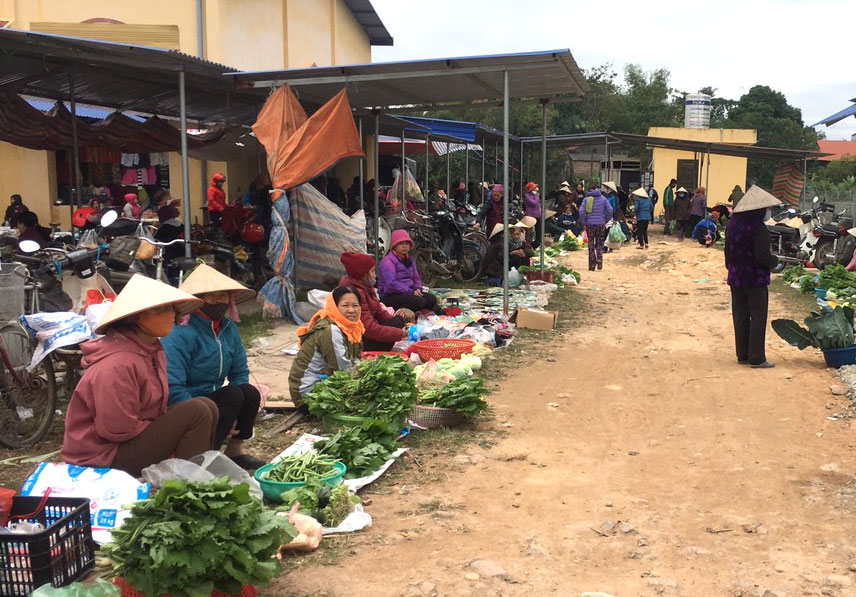  Năm 2019, chợ Vạn Phái (T.X Phổ Yên) được hoàn thành và đưa vào sử dụng đã giúp việc trao đổi, mua bán hàng hóa của nhân dân được thuận lợi.