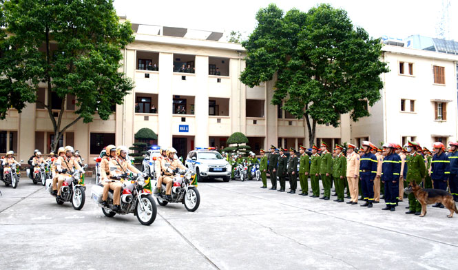  Lực lượng Công an tỉnh ra quân tấn công trấn áp tội phạm, bảo đảm an ninh trật tự trong dịp Đại hội lần thứ XIII của Đảng và Tết Nguyên đán. Ảnh: C.T.V 