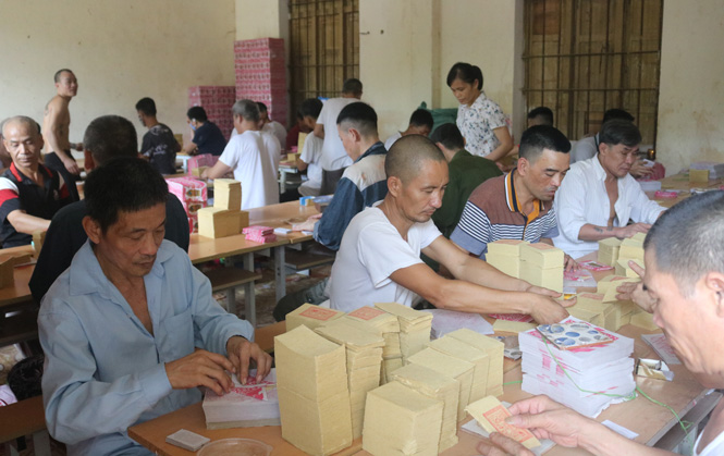  Học viên cai nghiện ma túy tại Cơ sở tư vấn và điều trị, cai nghiện ma túy được tham gia lao động trị liệu.