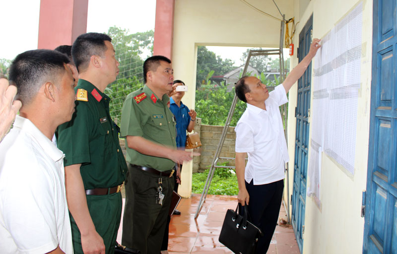  Đoàn kiểm tra của tỉnh kiểm tra thực tế tại xóm La Đao, xã Tân Kim.   